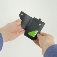 カードスライドパスケース 2枚のICカードを切替 スキミング防止 牛革